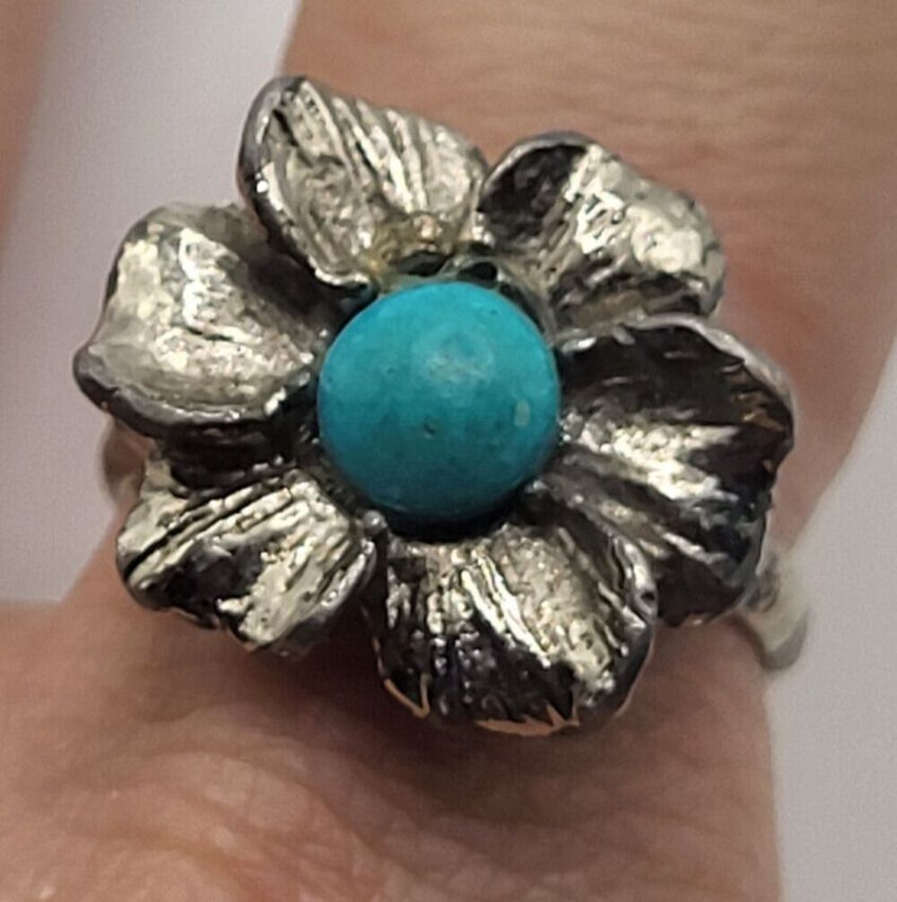 Beautiful Adjustable Turquoise Flower Ring size 7